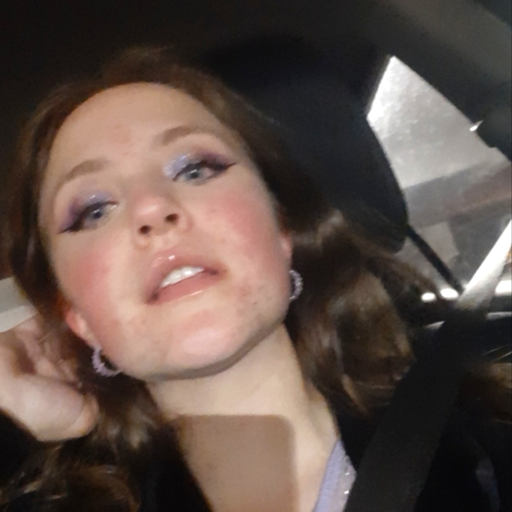 Meet your Posher, Claire